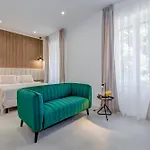 48 Bed and breakfast Split