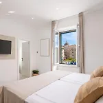 48 Bed and breakfast Split