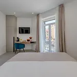 Bed and breakfast 48