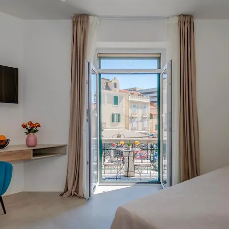 48 Bed & Breakfast 4*