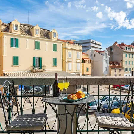 Couette-café 48 Split